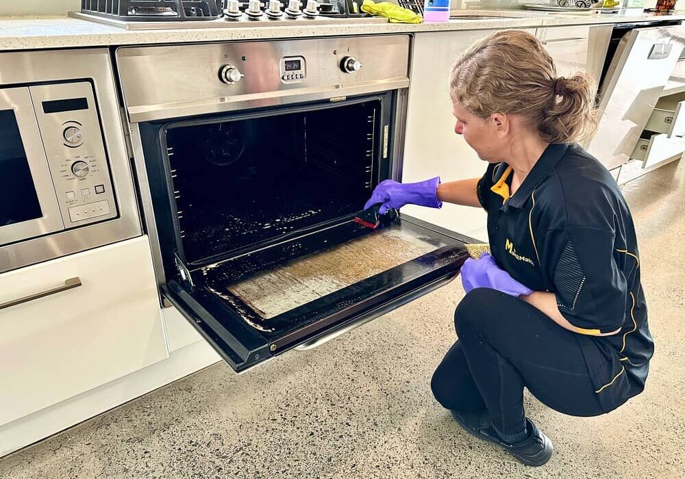 Dirty Oven Glass: Restore Visibility Without Aggressive Scrubbing